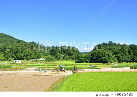 2020年夏、山形線の新庄駅から赤湯駅間の車窓風景と駅風景 79035439