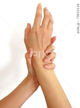 女性の手ポーズ 79035516