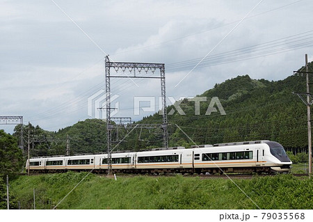 宇陀路を快走する近鉄21020系 宇陀路を快走する近鉄21020系 79035568
