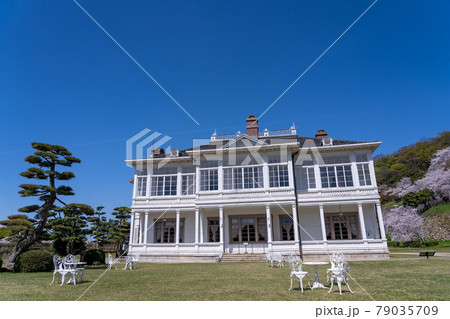 鳥取県鳥取市　春の鳥取城下と白亜の洋館　仁風閣 79035709