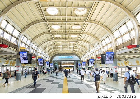 品川駅のコンコース 79037335
