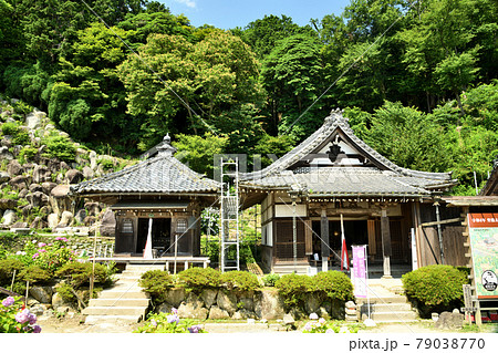 繖山 観音正寺 護摩堂(右)と大師堂(左) 【滋賀県近江八幡市安土町】 繖山 観音正寺 護摩堂(右)と大師堂(左) 【滋賀県近江八幡市安土町】 79038770