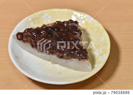 【夏の風物詩　水無月　和菓子】　夏の味覚 79038886