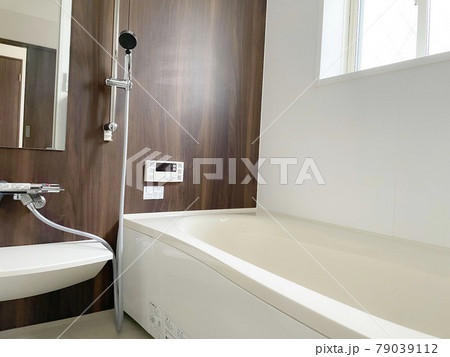 お風呂場 79039112