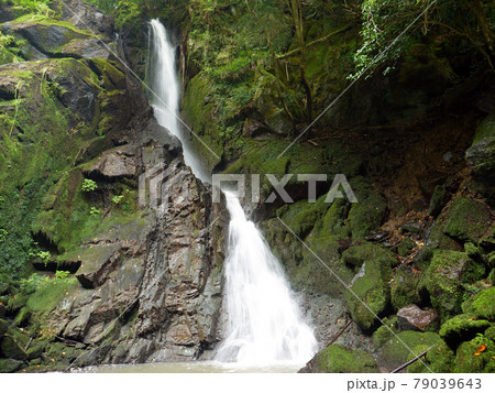 阿武町宇生賀の女滝　 79039643