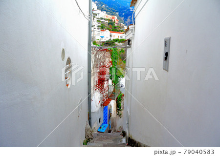 アマルフィ海岸・ポジターノの路地裏3 アマルフィ海岸・ポジターノの路地裏3 79040583