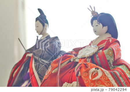 古風な雛人形の横顔の写真素材