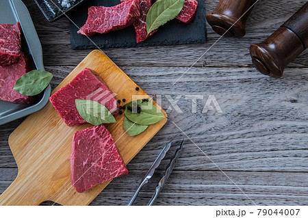 肉料理 テーブルウエア 牛肉調理イメージ素材 79044007