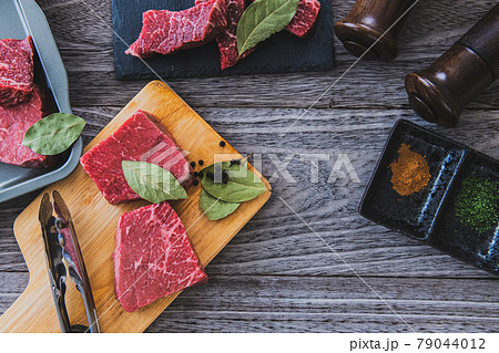 肉料理 テーブルウエア 牛肉調理イメージ素材 79044012
