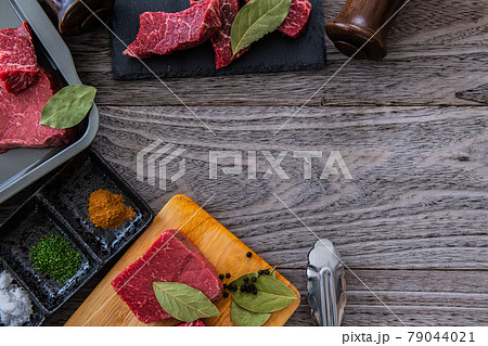 肉料理 テーブルウエア 牛肉調理イメージ素材 79044021