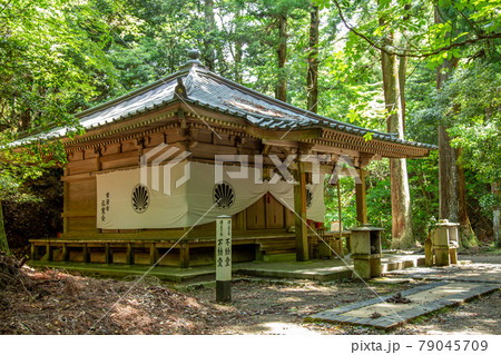 京都観光地-鞍馬寺（僧正ガ谷不動堂） 79045709