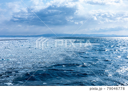 流氷迫る海 79046778