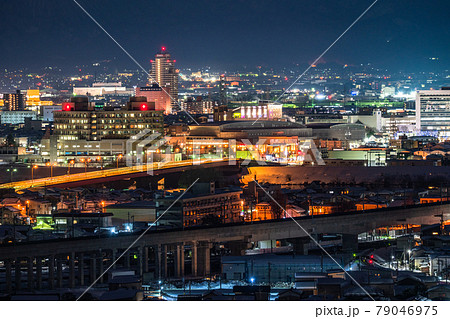 《富山県》富山市中心街の夜景・呉羽山展望台より 79046975