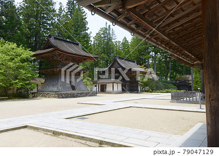 高野山金剛峯寺　鐘楼と正門　和歌山県高野町 79047129