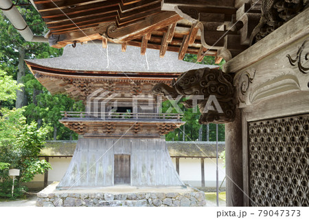 高野山金剛峯寺 主殿の大玄関の彫物と鐘楼 和歌山県高野町 高野山金剛峯寺 主殿の大玄関の彫物と鐘楼 和歌山県高野町 79047373