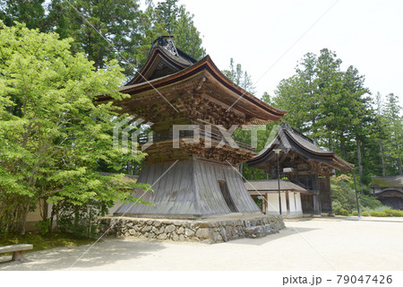高野山金剛峯寺　鐘楼と正門　和歌山県高野町 79047426