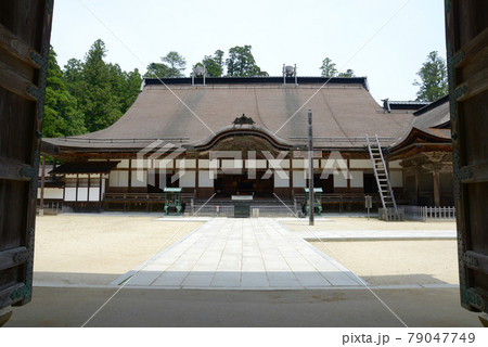 高野山金剛峯寺 正門から主殿を望む 和歌山県高野町 高野山金剛峯寺 正門から主殿を望む 和歌山県高野町 79047749