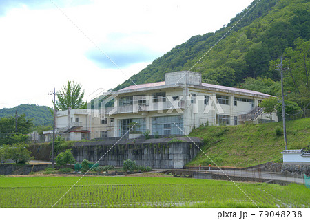 【廃校】旧備前市立神根小学校の山あいに佇む校舎 岡山県備前市 【廃校】旧備前市立神根小学校の山あいに佇む校舎 岡山県備前市 79048238