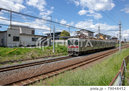 のどかな風景を走る東武鉄道 のどかな風景を走る東武鉄道 79048452
