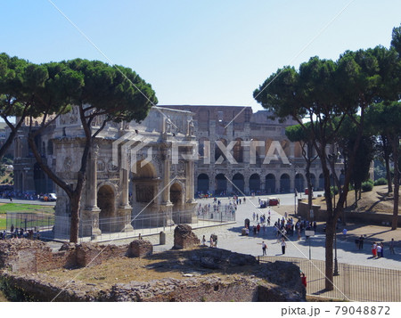 世界遺産 イタリア ローマ コンスタンティヌス帝の凱旋門とコロッセオ 世界遺産 イタリア ローマ コンスタンティヌス帝の凱旋門とコロッセオ 79048872