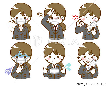 マスクがつらいスーツの若い女性 79049167