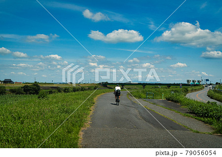 ロードバイクでツーリング 79056054