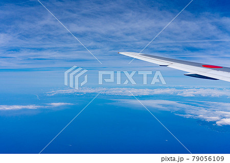 飛行機 飛行中 空撮 高所 旅行 観光 ゴールデンウィーク 空 雲 帰国 昼 午前 航空 飛行機 飛行中 空撮 高所 旅行 観光 ゴールデンウィーク 空 雲 帰国 昼 午前 航空 79056109