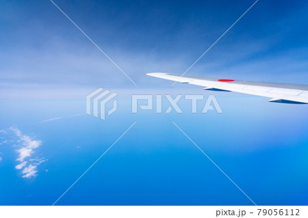 飛行機 飛行中 空撮 高所 旅行 観光 ゴールデンウィーク 空 雲 帰国 昼 午前 航空 飛行機 飛行中 空撮 高所 旅行 観光 ゴールデンウィーク 空 雲 帰国 昼 午前 航空 79056112