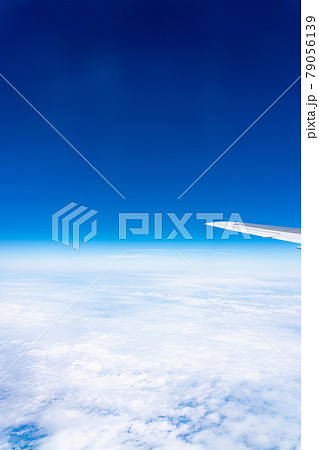 飛行機 飛行中 空撮 高所 旅行 観光 ゴールデンウィーク 空 雲 帰国 昼 午前 航空 飛行機 飛行中 空撮 高所 旅行 観光 ゴールデンウィーク 空 雲 帰国 昼 午前 航空 79056139