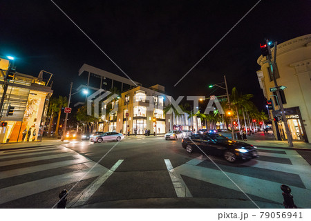 Rodeo Drive and Dayton way crossroad by night 79056941
