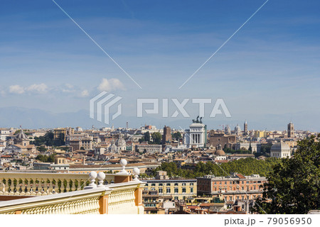 Panoramic view of Rome on a sunny day 79056950