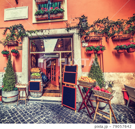 Picturesque fruit store in Rome Picturesque fruit store in Rome 79057642