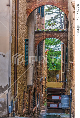 Arches in a small alley in Tuscany Arches in a small alley in Tuscany 79058276