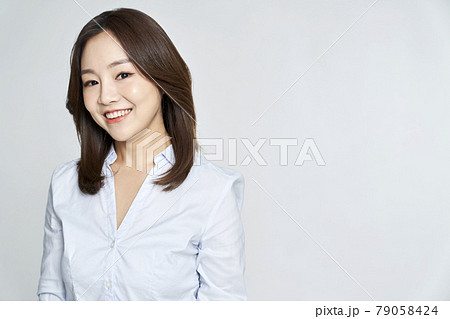 若い女性 ビジネスウーマン 女性 79058424