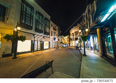 Rodeo Drive by night 79058875
