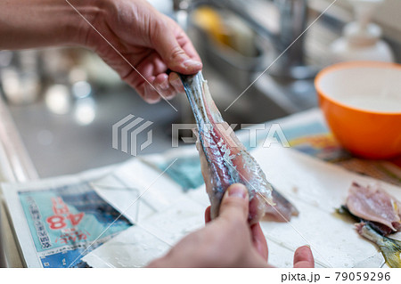 魚料理　下ごしらえ　さばく 79059296
