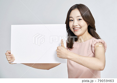 若い女性 女性 女 79059463