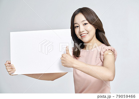 若い女性 女性 女 79059466