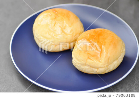 bun or perilla bun, cream bun 79063189