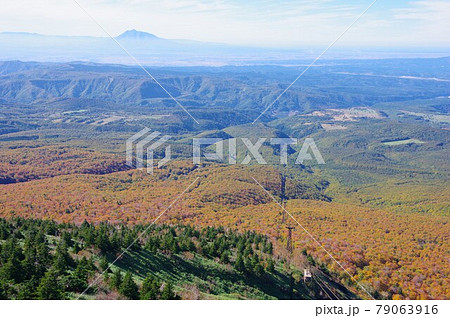 青森県 八甲田ロープウェーから紅葉と岩木山を望む 青森県 八甲田ロープウェーから紅葉と岩木山を望む 79063916