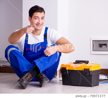 Man doing electrical repairs at home Man doing electrical repairs at home 79071377