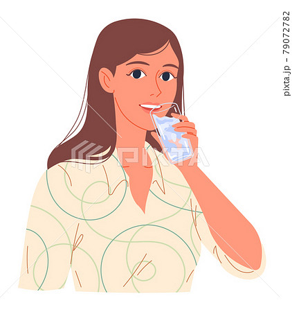 Portrait of a young woman drinking water from a glass 79072782