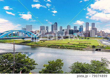 多摩川とタワーマンション群 多摩川とタワーマンション群 79074899