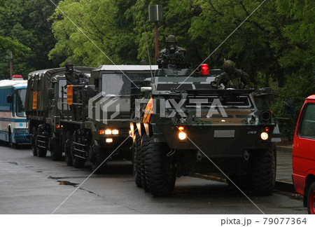雨の中臨場した、自衛隊の特殊武器防護隊車列(テロ対策訓練) 雨の中臨場した、自衛隊の特殊武器防護隊車列(テロ対策訓練) 79077364