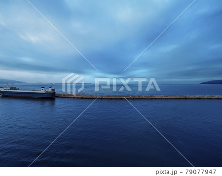 フランス・早朝のマルセイユ港 / Cruise Pirs Marseille, France フランス・早朝のマルセイユ港 / Cruise Pirs Marseille, France 79077947