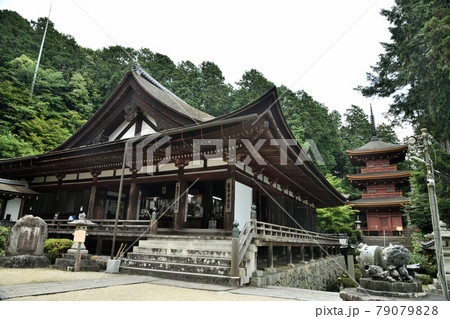 姨綺耶山 長命寺 本堂・三重塔 【滋賀県近江八幡市長命寺町】 姨綺耶山 長命寺 本堂・三重塔 【滋賀県近江八幡市長命寺町】 79079828