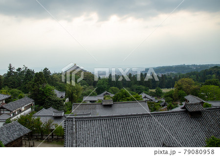 奈良観光-東大寺二月堂からの眺める奈良 79080958