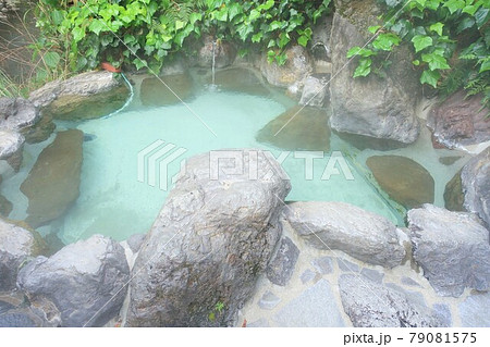 天然温泉の露天風呂　湯けむり岩風呂　 79081575