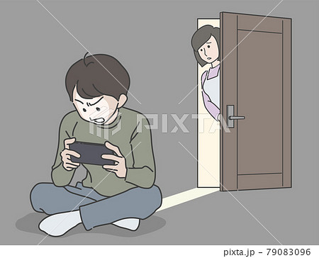 自室に籠りゲームする男子と、心配して部屋を覗く母親 - スマホ依存・ゲーム依存 79083096