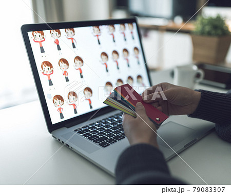 クリエイティブな場面 79083307